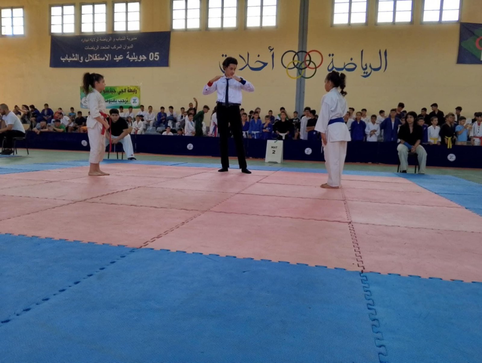 القاعة الرياضات متخصصة  حجوط ( مكارزية عبد القادر )